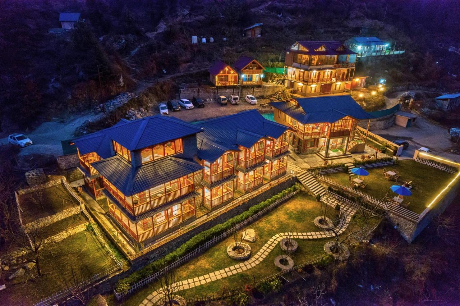 Отель 8Fold By Larisa, Jibhi Экстерьер фото